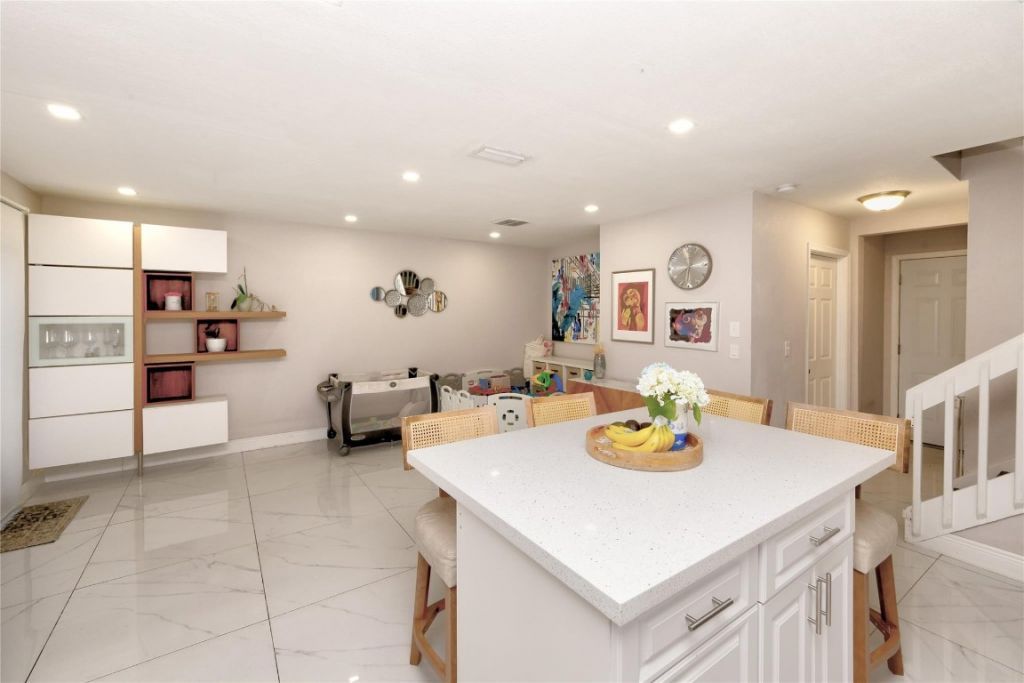 621 Lakeshore Terrace, Davie, FL 33325 Photo