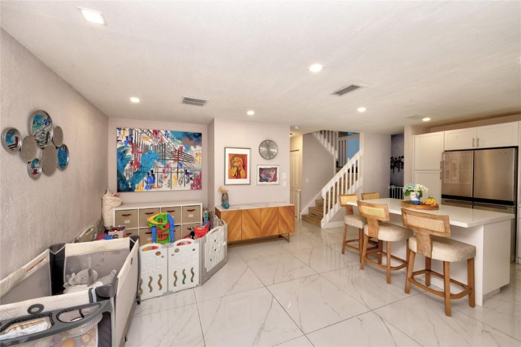 621 Lakeshore Terrace, Davie, FL 33325 Photo