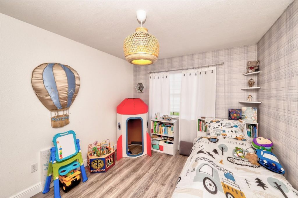 621 Lakeshore Terrace, Davie, FL 33325 Photo