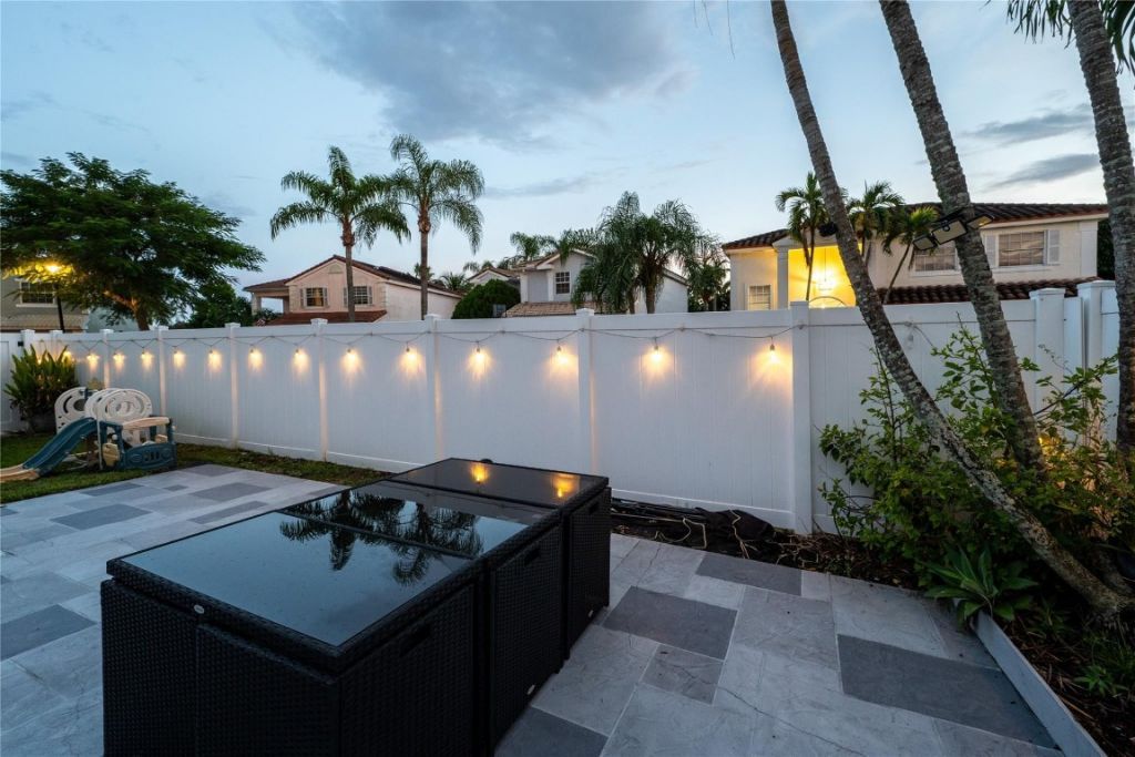 621 Lakeshore Terrace, Davie, FL 33325 Photo