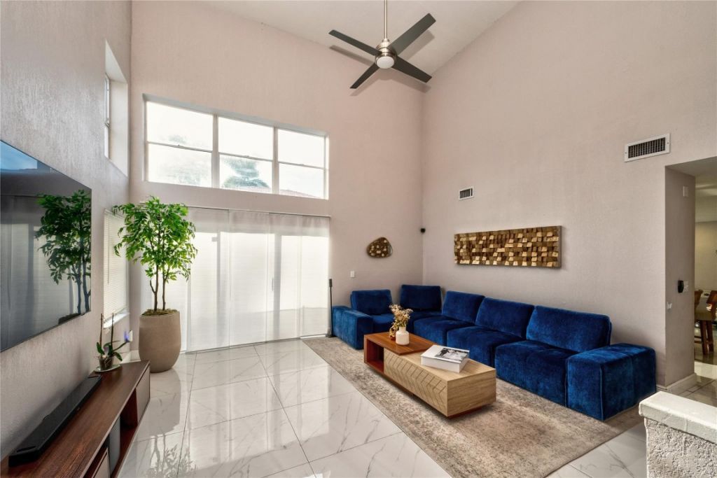 621 Lakeshore Terrace, Davie, FL 33325 Photo