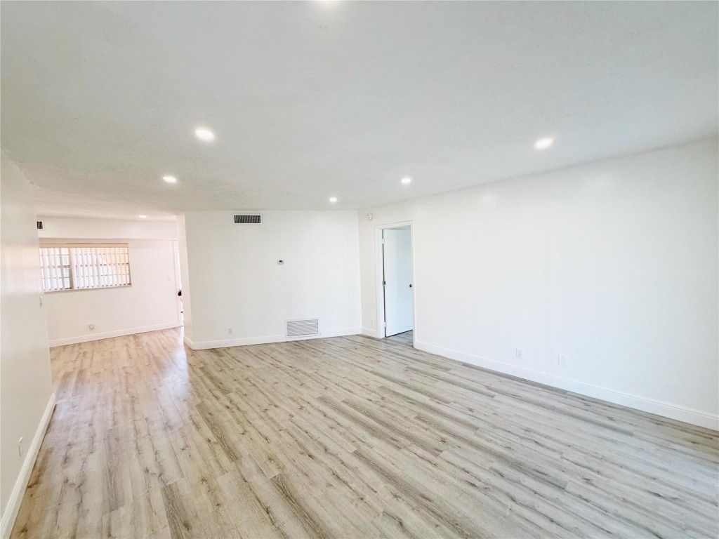 2710 Riverside Drive, Unit 201, Coral Springs, FL 33065 Photo