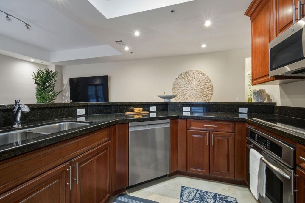 1121 Madruga Avenue, Unit 201, Coral Gables, FL 33146 Photo