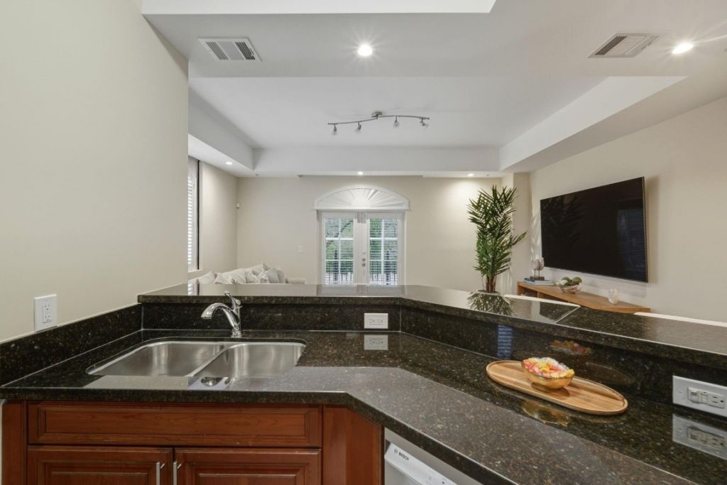 1121 Madruga Avenue, Unit 201, Coral Gables, FL 33146 Photo