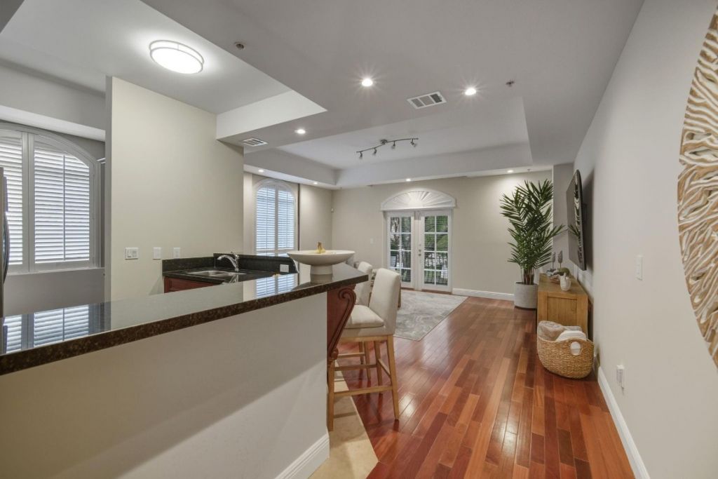 1121 Madruga Avenue, Unit 201, Coral Gables, FL 33146 Photo