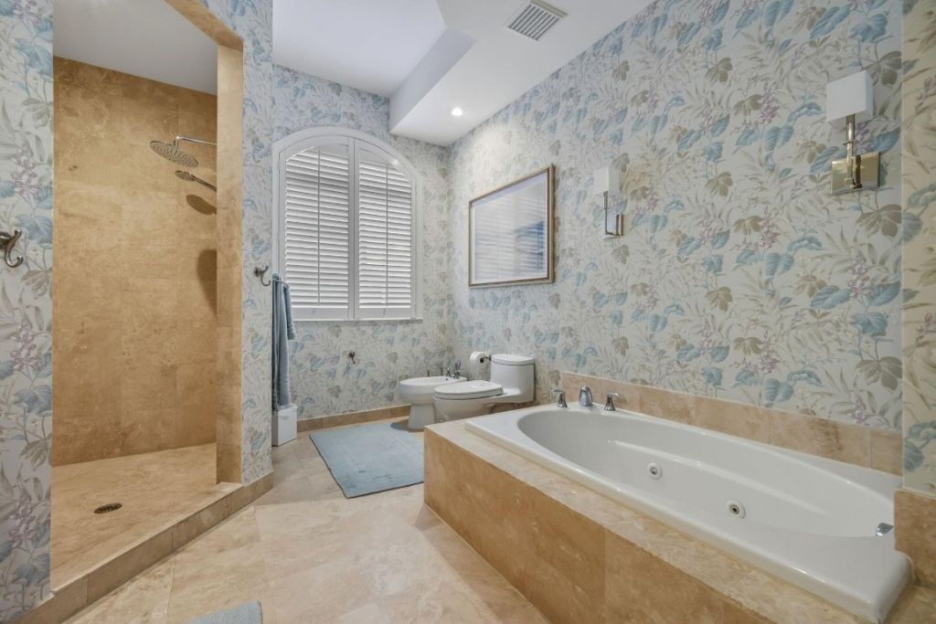 1121 Madruga Avenue, Unit 201, Coral Gables, FL 33146 Photo