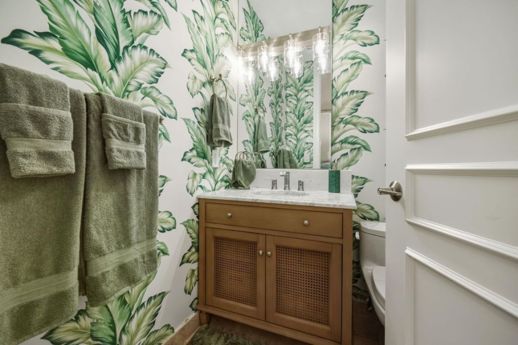 1121 Madruga Avenue, Unit 201, Coral Gables, FL 33146 Photo