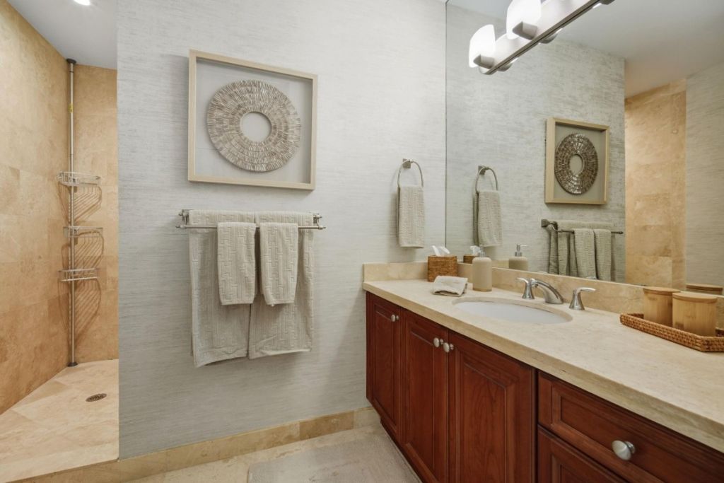 1121 Madruga Avenue, Unit 201, Coral Gables, FL 33146 Photo