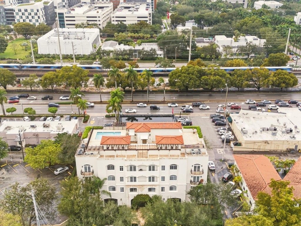 1121 Madruga Avenue, Unit 201, Coral Gables, FL 33146 Photo