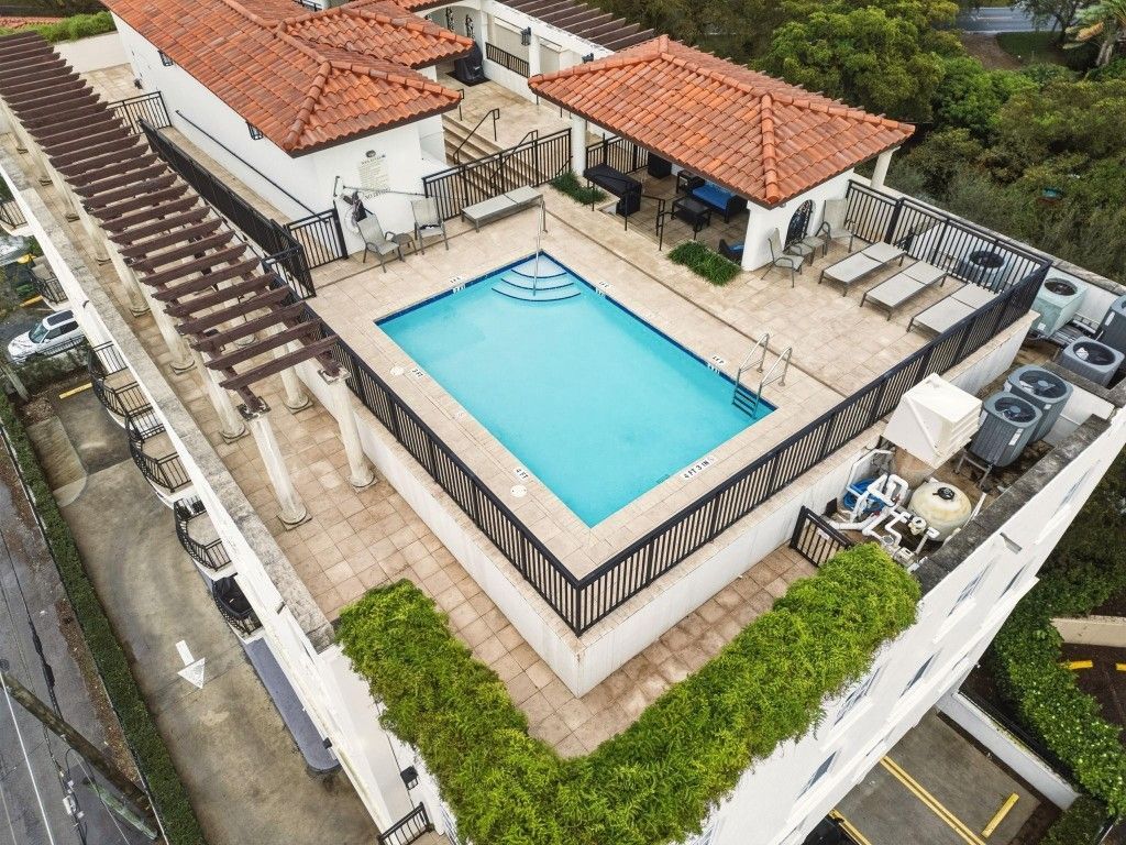 1121 Madruga Avenue, Unit 201, Coral Gables, FL 33146 Photo