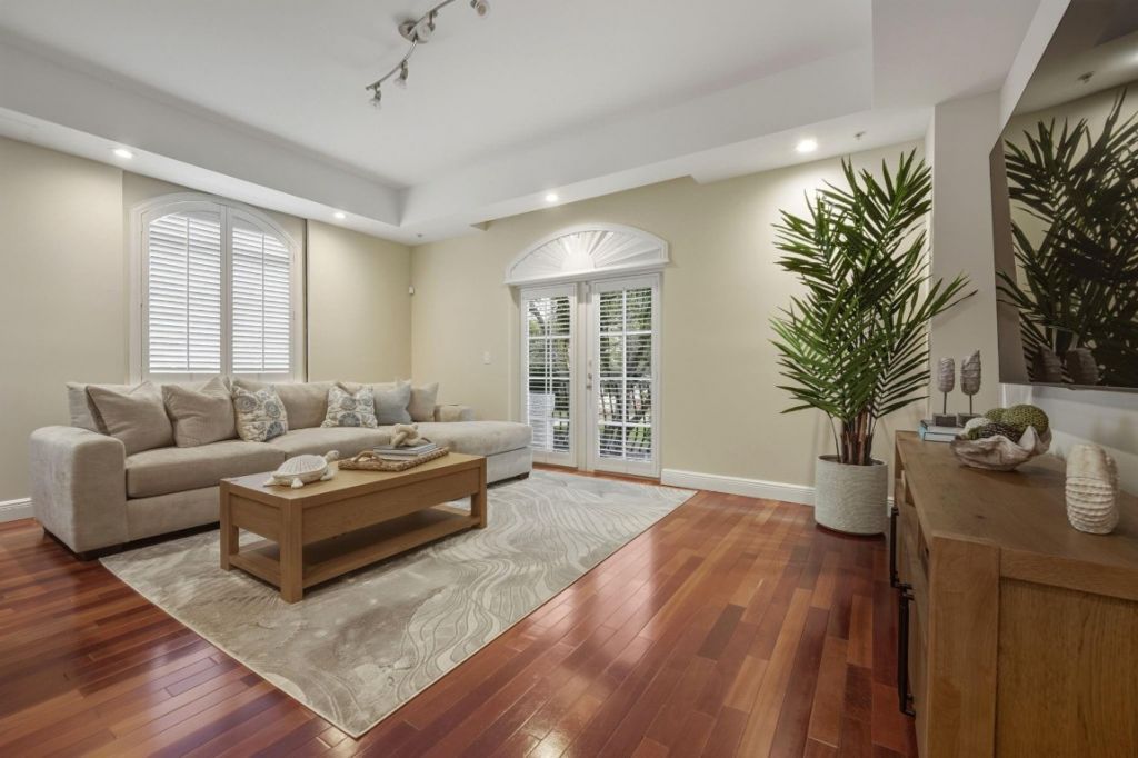 1121 Madruga Avenue, Unit 201, Coral Gables, FL 33146 Photo