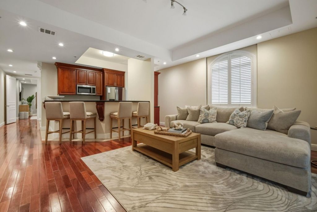 1121 Madruga Avenue, Unit 201, Coral Gables, FL 33146 Photo