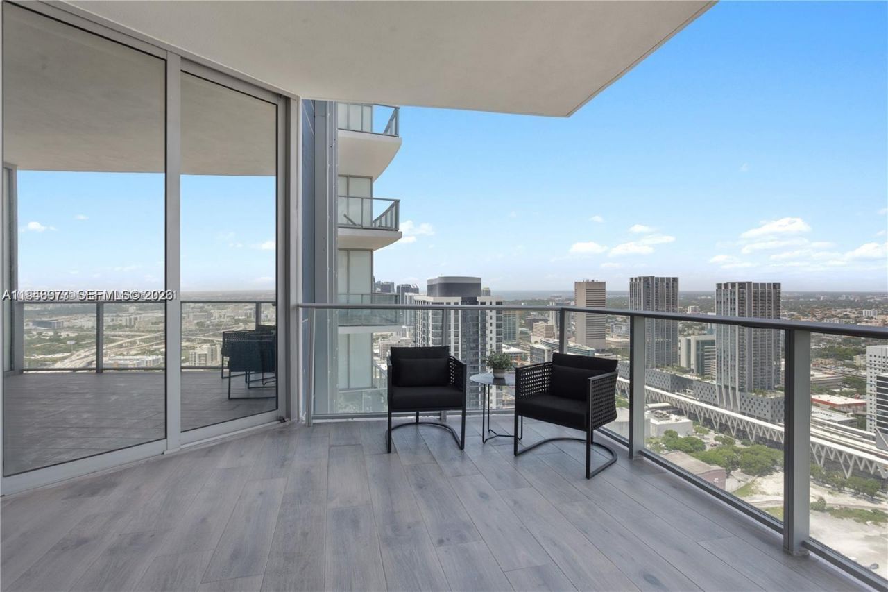 851 NE 1st Ave , Unit 4106, Miami, FL 33132 Photo