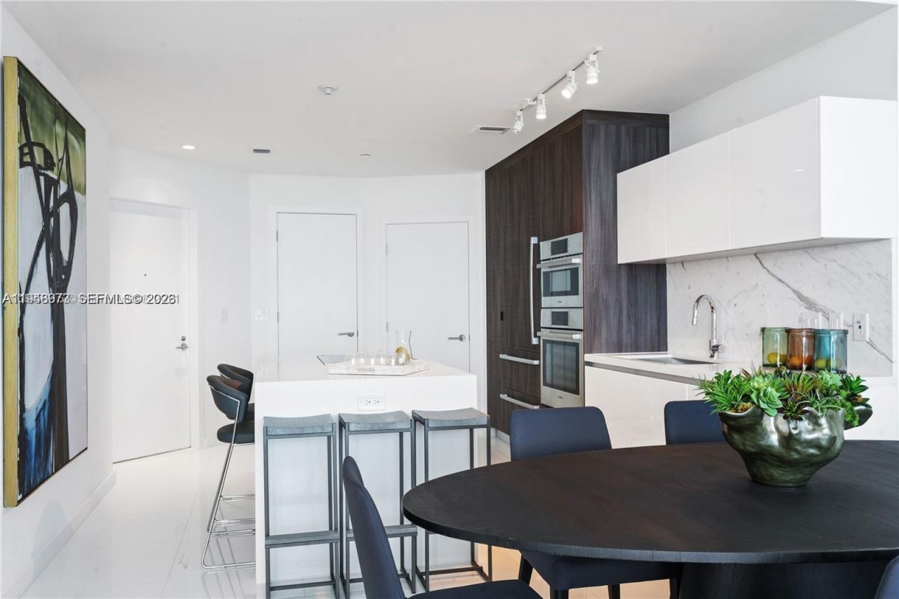 851 NE 1st Ave , Unit 4106, Miami, FL 33132 Photo