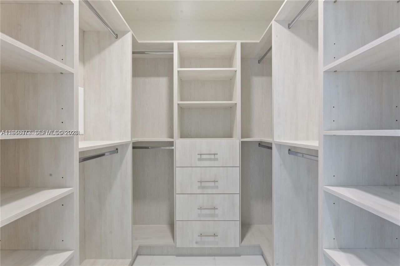 851 NE 1st Ave , Unit 4106, Miami, FL 33132 Photo