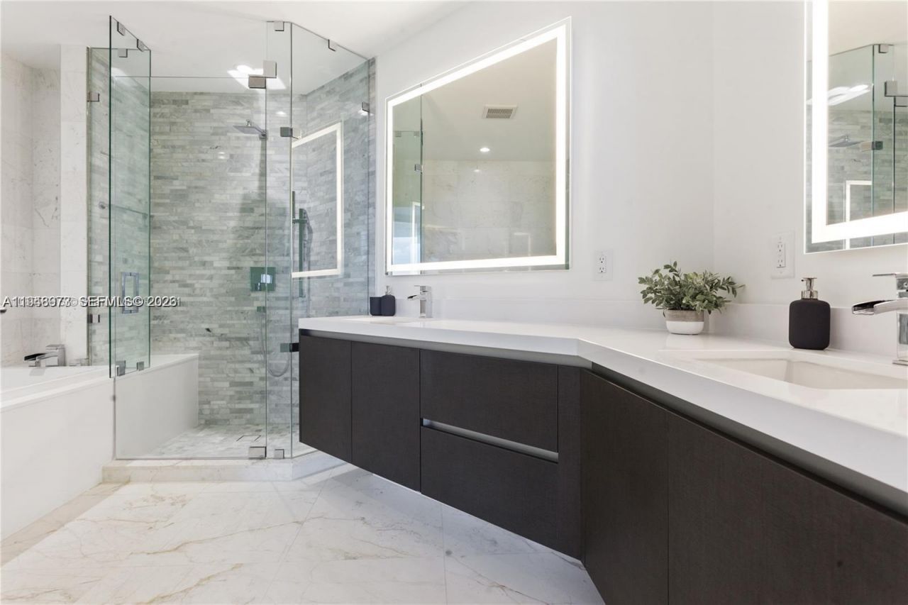 851 NE 1st Ave , Unit 4106, Miami, FL 33132 Photo