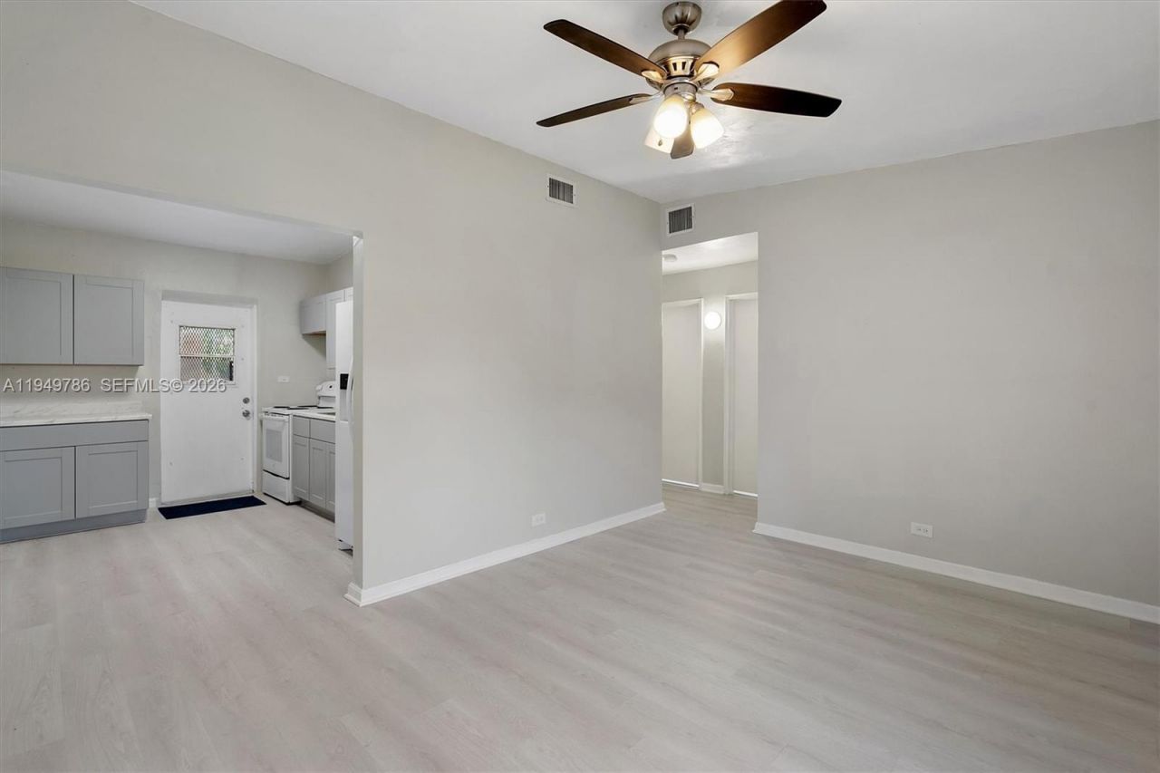 2201 NW 166th St, Miami Gardens, FL 33054 Photo