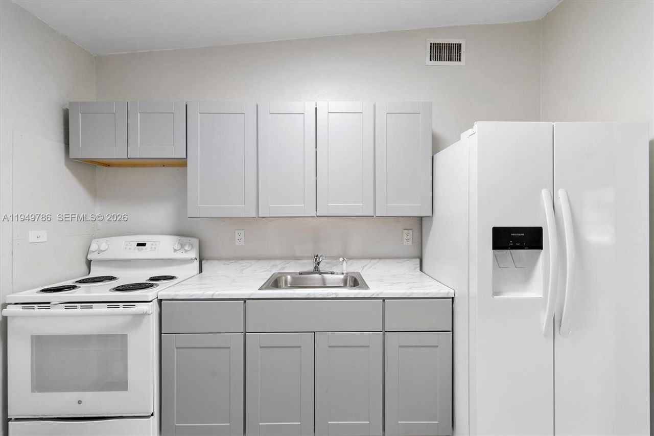 2201 NW 166th St, Miami Gardens, FL 33054 Photo