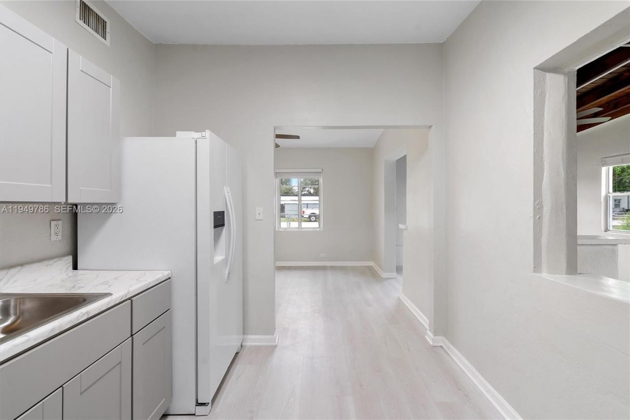 2201 NW 166th St, Miami Gardens, FL 33054 Photo