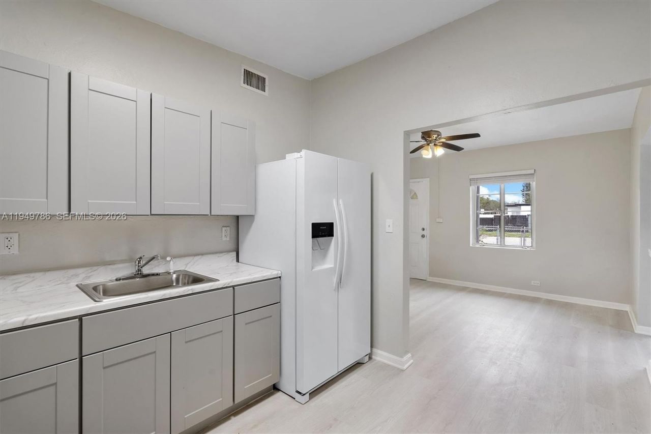 2201 NW 166th St, Miami Gardens, FL 33054 Photo