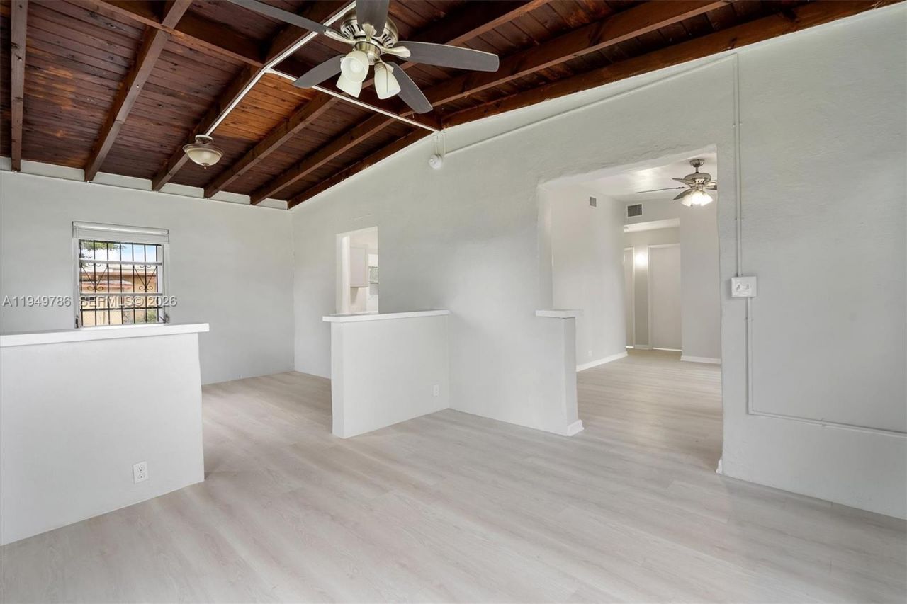 2201 NW 166th St, Miami Gardens, FL 33054 Photo