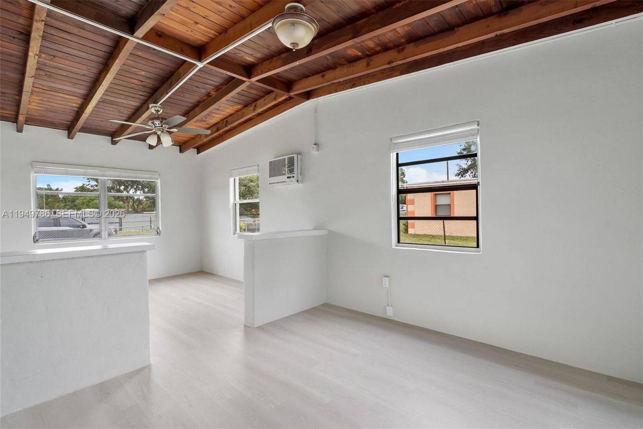 2201 NW 166th St, Miami Gardens, FL 33054 Photo