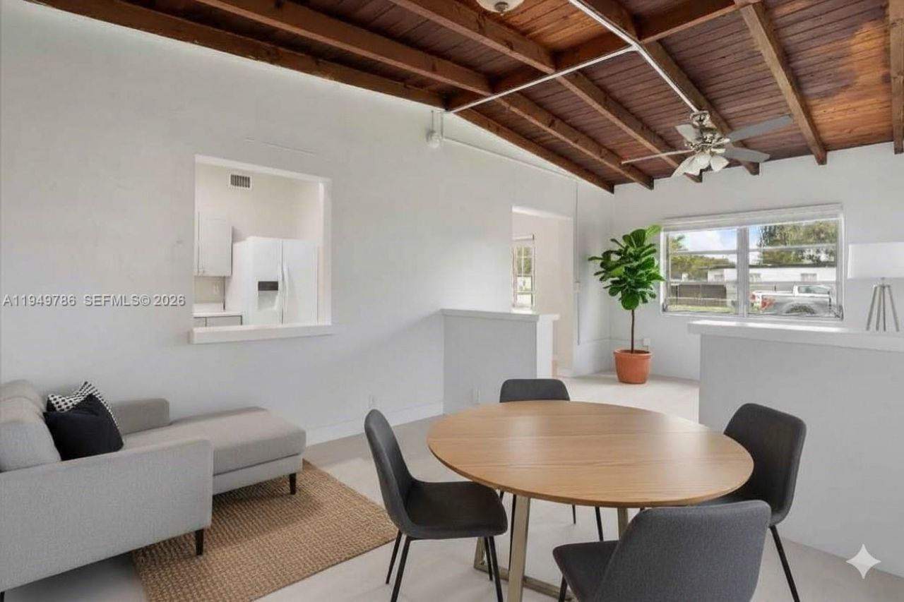 2201 NW 166th St, Miami Gardens, FL 33054 Photo