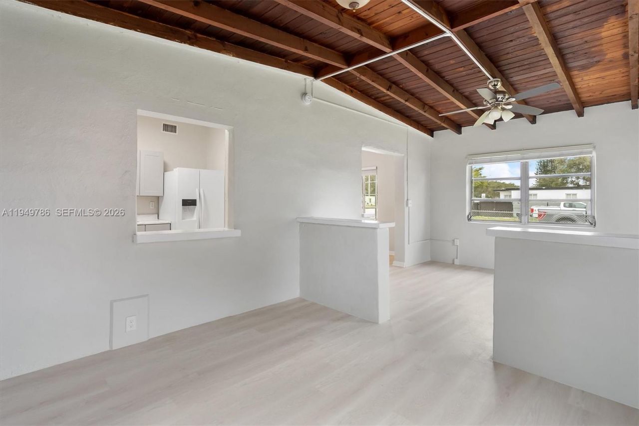 2201 NW 166th St, Miami Gardens, FL 33054 Photo