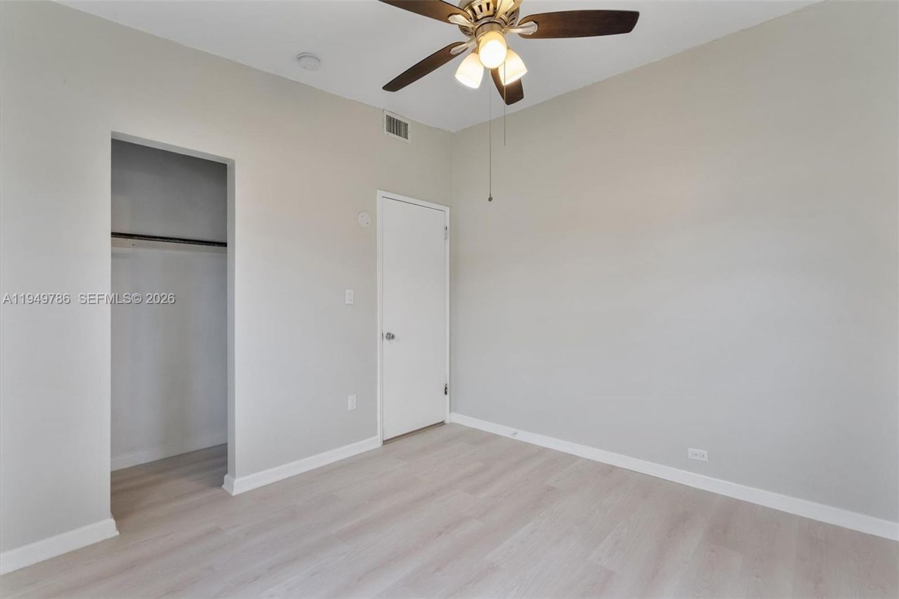 2201 NW 166th St, Miami Gardens, FL 33054 Photo