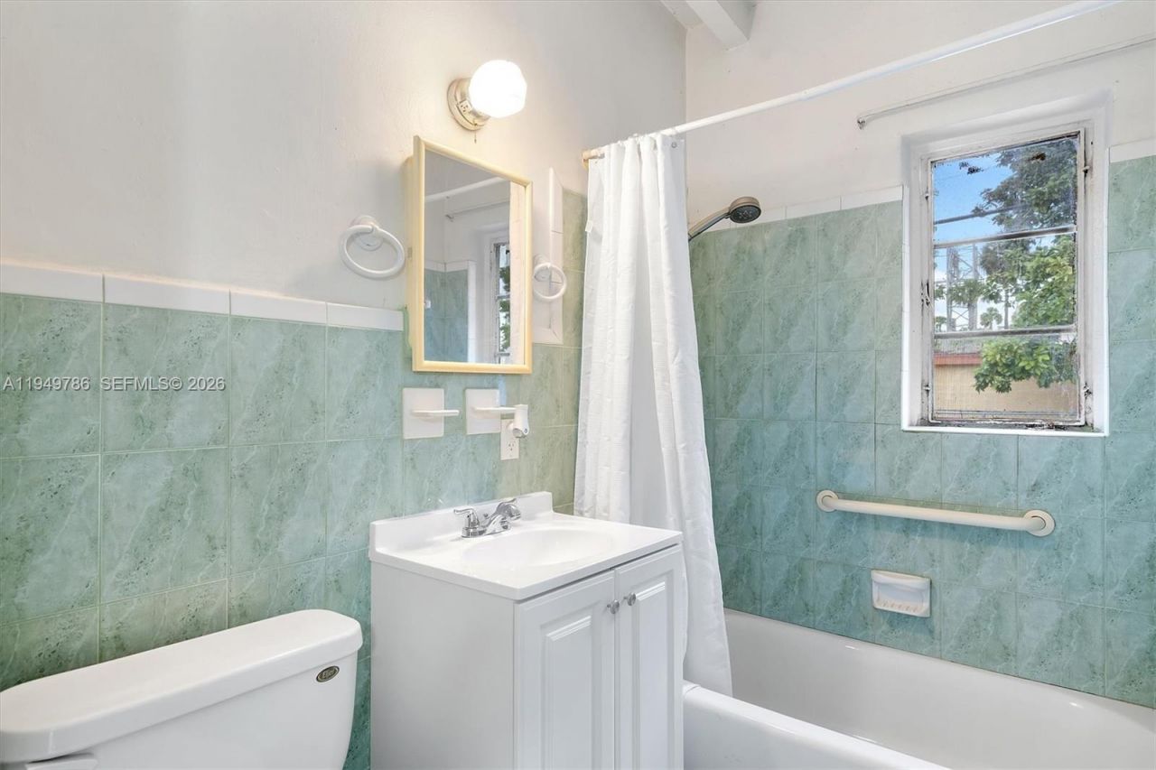 2201 NW 166th St, Miami Gardens, FL 33054 Photo