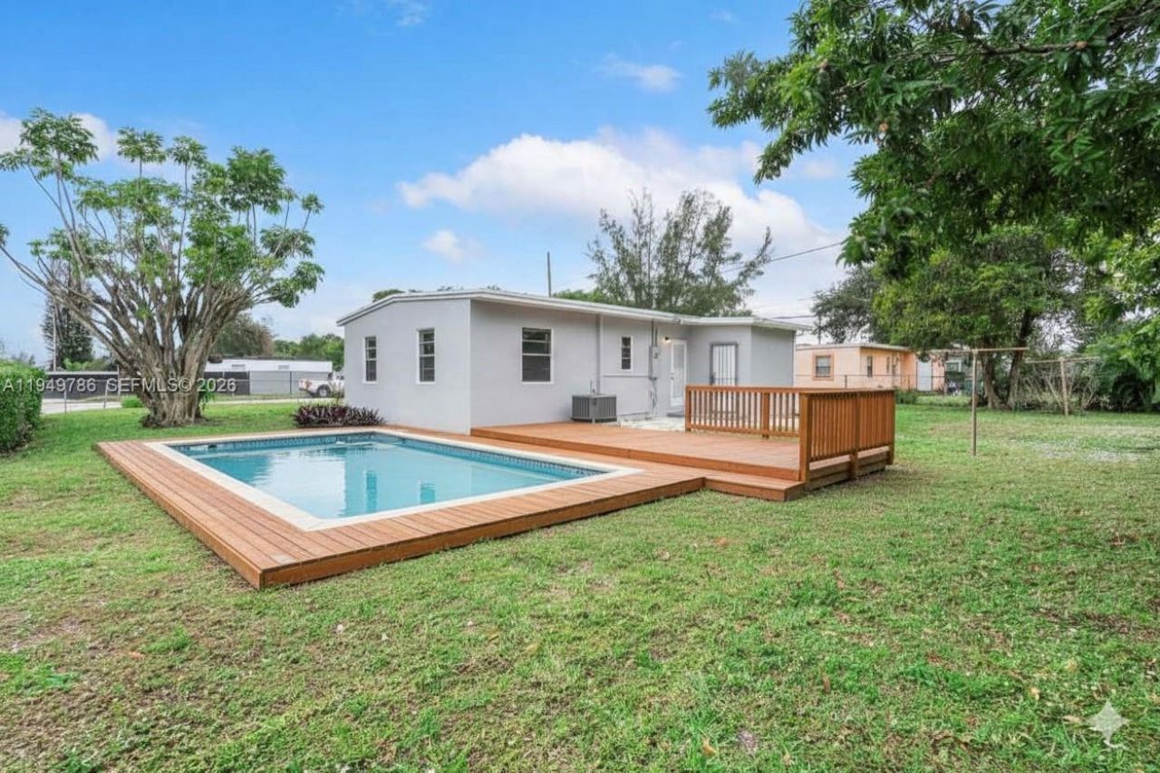 2201 NW 166th St, Miami Gardens, FL 33054 Photo