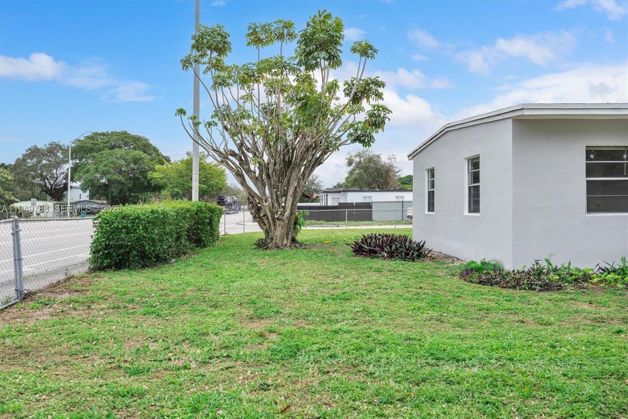 2201 NW 166th St, Miami Gardens, FL 33054 Photo