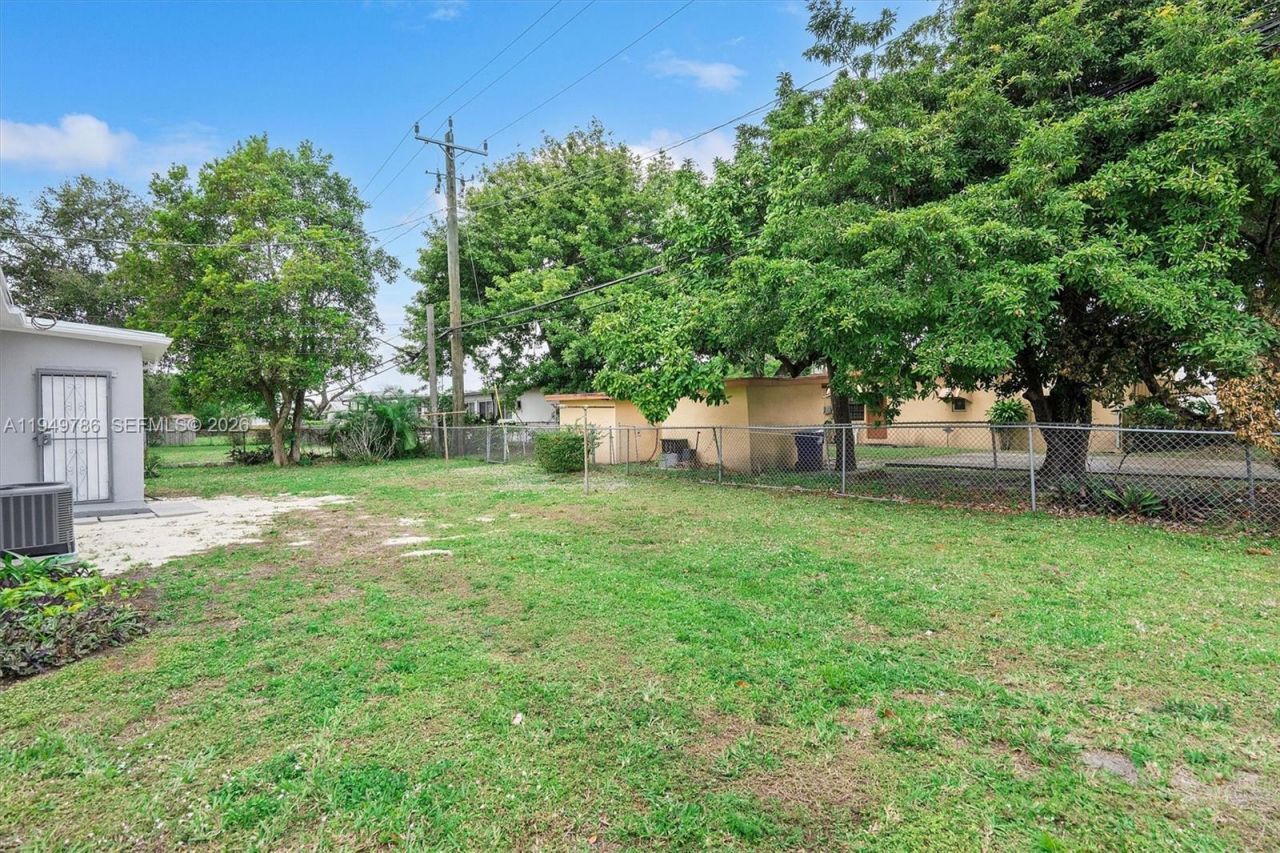 2201 NW 166th St, Miami Gardens, FL 33054 Photo