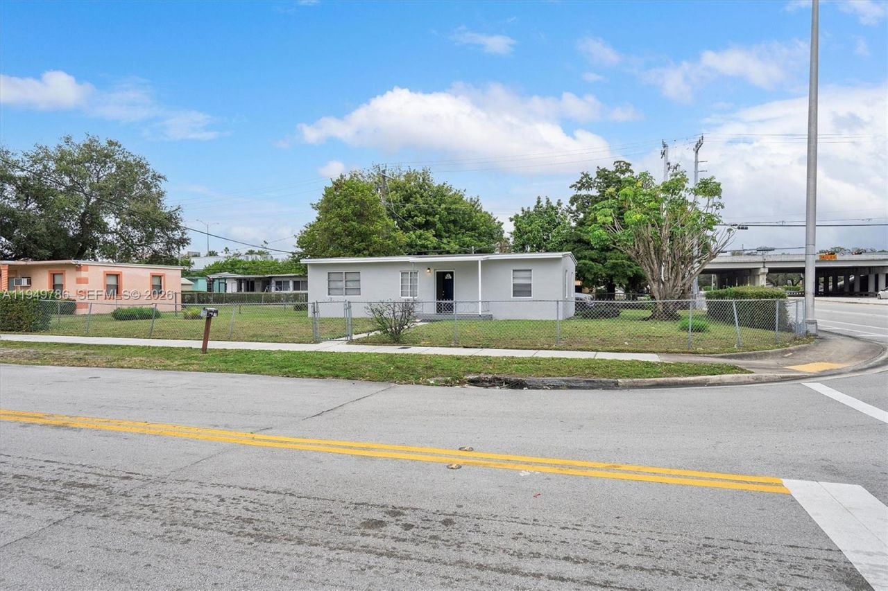 2201 NW 166th St, Miami Gardens, FL 33054 Photo