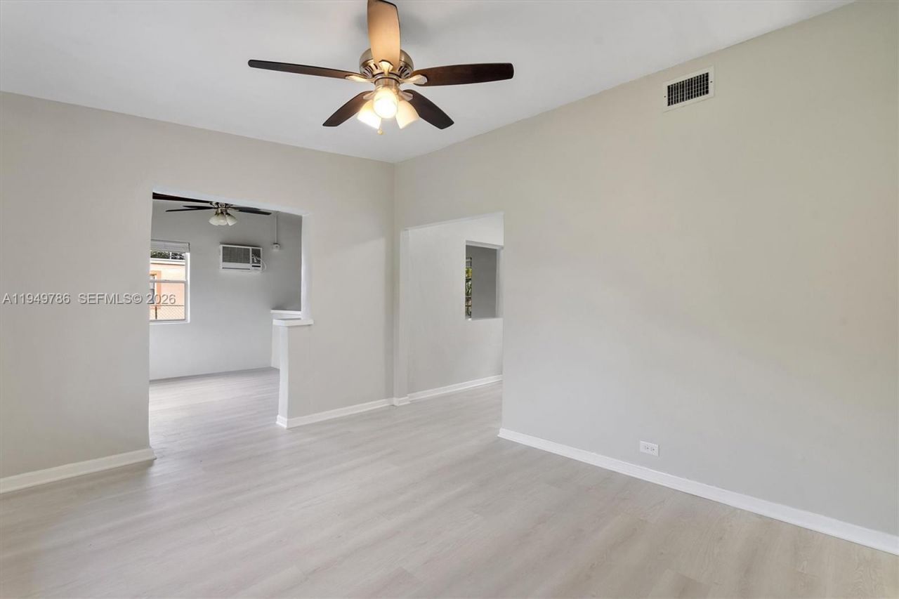 2201 NW 166th St, Miami Gardens, FL 33054 Photo