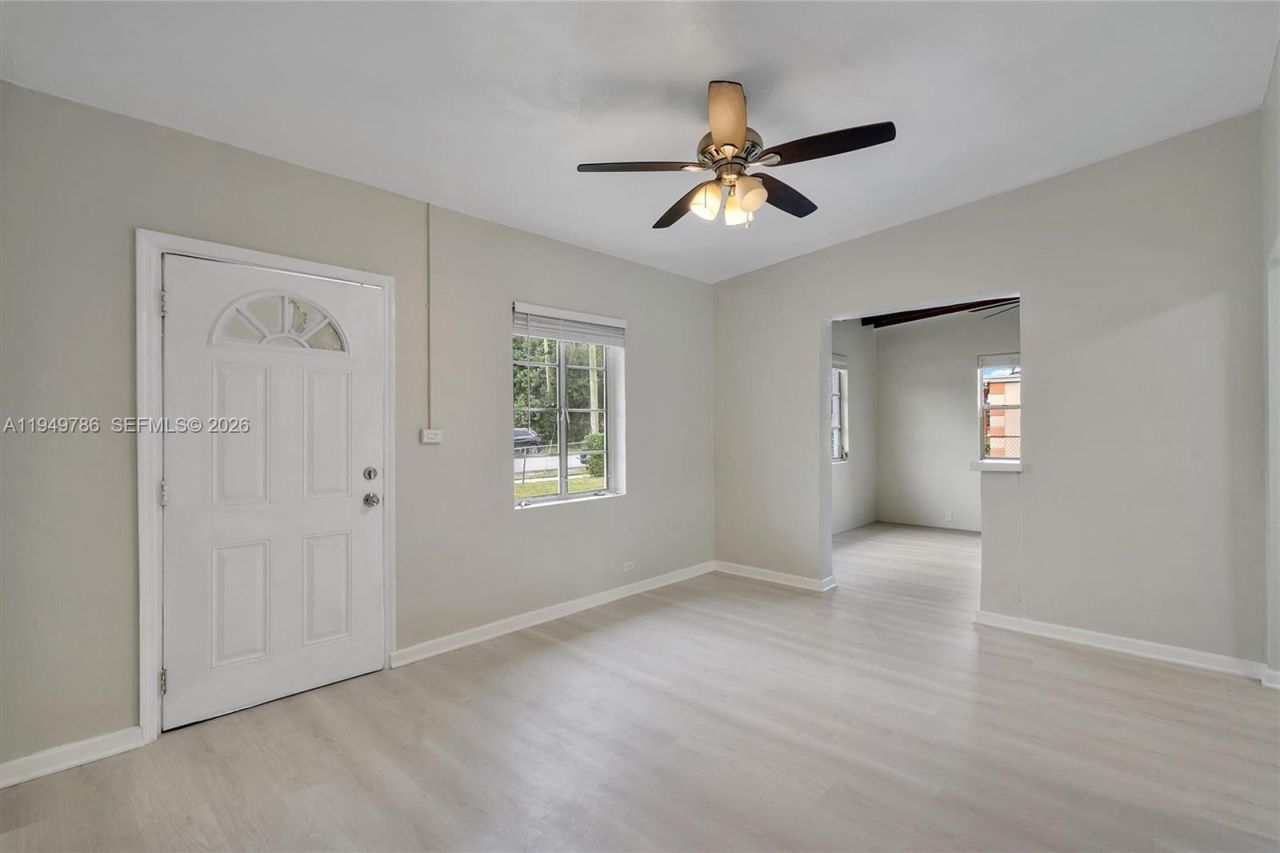 2201 NW 166th St, Miami Gardens, FL 33054 Photo