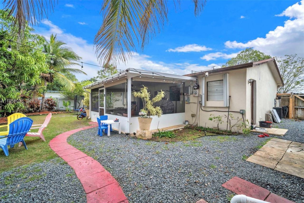 1765 SW 3rd Ct, Homestead, FL 33030 Photo