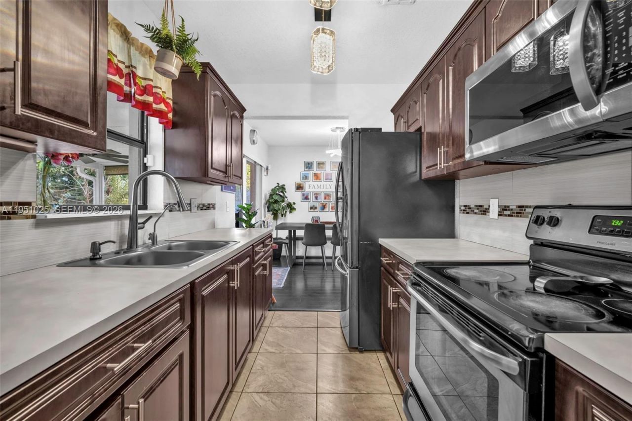 1765 SW 3rd Ct, Homestead, FL 33030 Photo