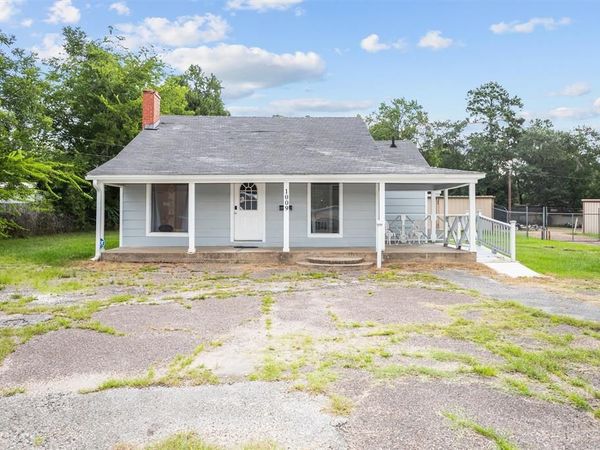 1009 E Denman Avenue , Lufkin, TX 75901