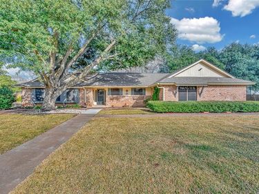 210 Chelsea Drive, Hewitt, TX 76643