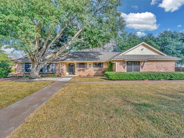 210 Chelsea Drive, Hewitt, TX 76643