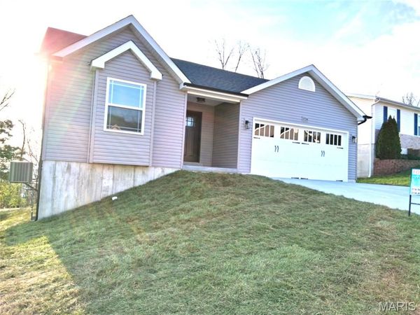 1724 Twelve Oaks Place, Pevely, MO 63070