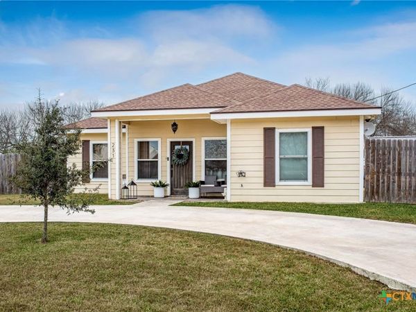 231 Oleander Avenue, Tivoli, TX 77990