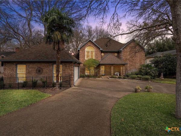 2113 Highland Drive, Salado, TX 76571