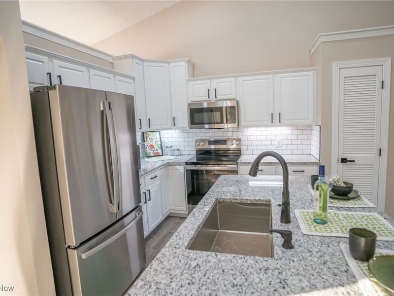 4662 Helmsworth Drive NE, Canton, OH 44714 Photo 16