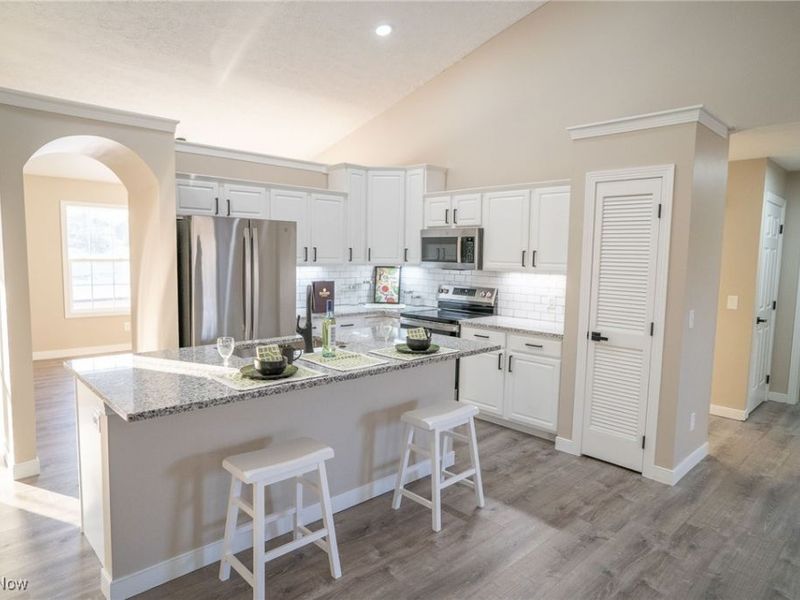 4662 Helmsworth Drive NE, Canton, OH 44714 Photo 3