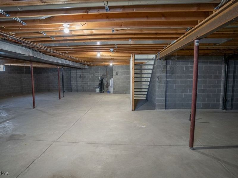 4662 Helmsworth Drive NE, Canton, OH 44714 Photo 32