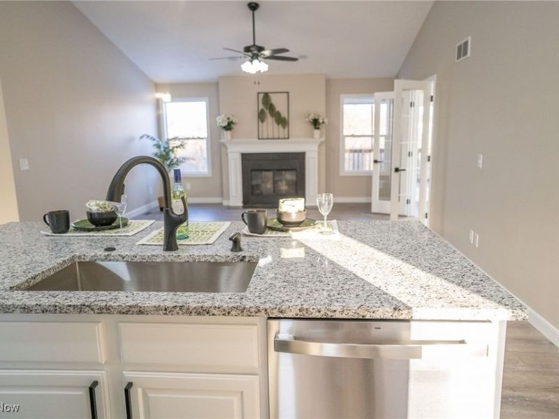 4662 Helmsworth Drive NE, Canton, OH 44714 Photo 4