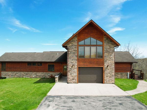 29001 Skyview Lane, Wauzeka, WI 53826