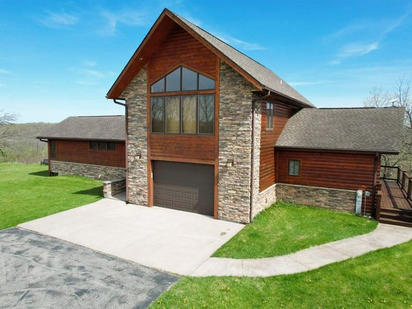 29001 Skyview Lane, Wauzeka, WI 53826